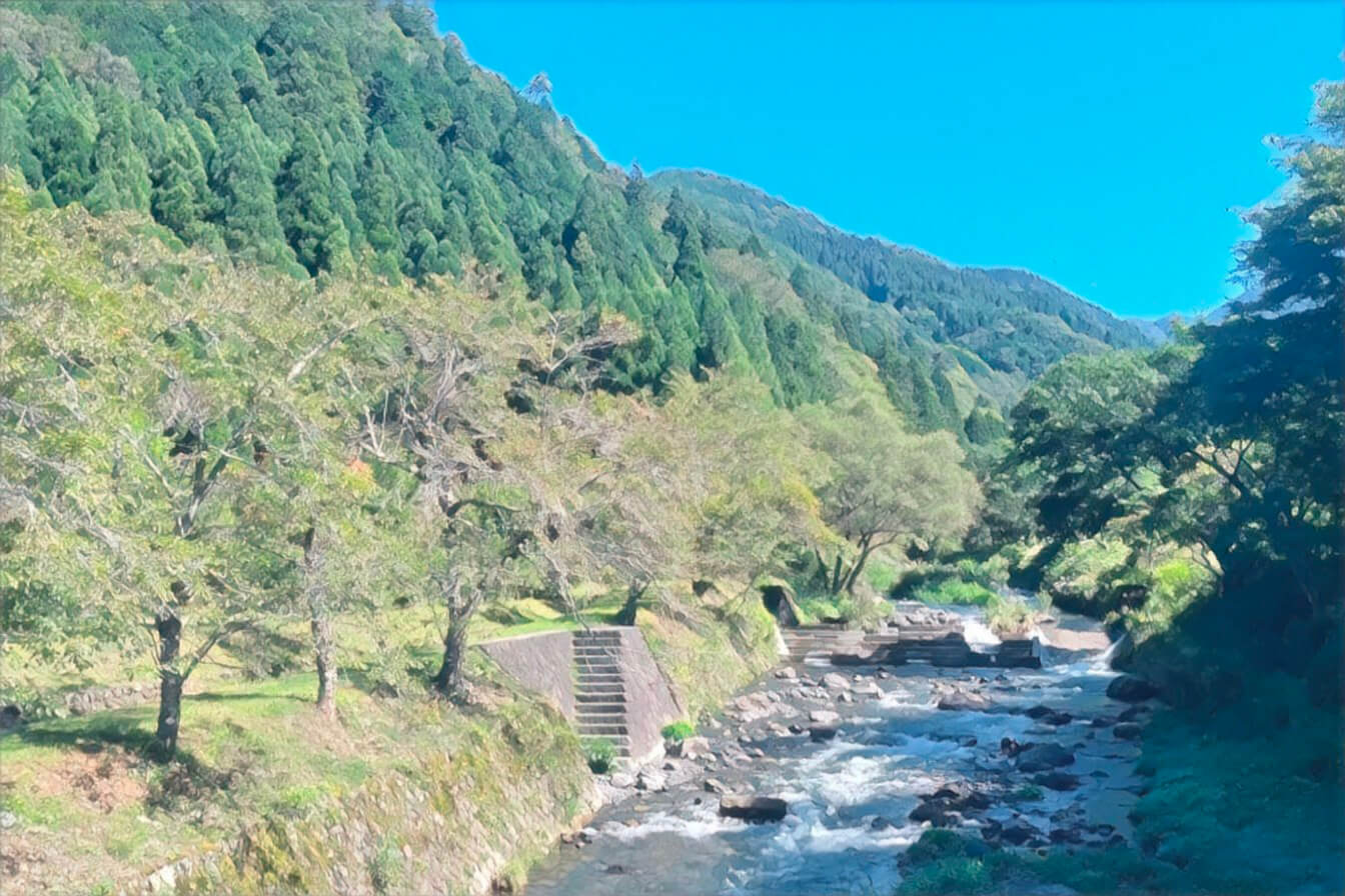 滝と渓流の高山キャンプ場02